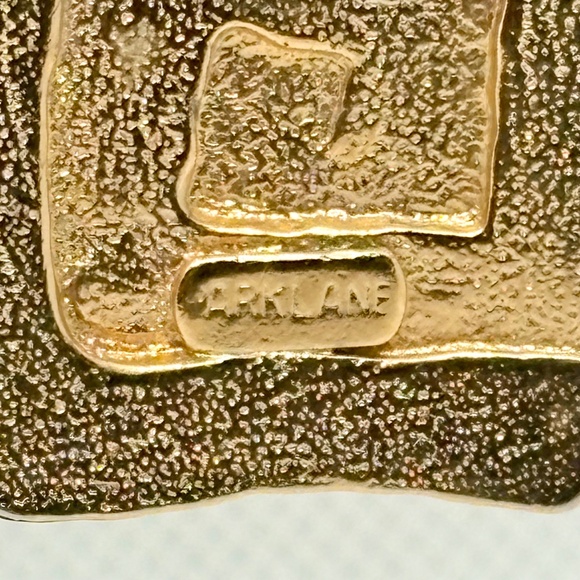 Vintage Parklane Hammered Gold Geometric Dangle Earrings, 70s to 80s Jewelry - Picture 7 of 8